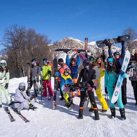 גאלבה Qafqaz Riverside Hotel מראה חיצוני תמונה Skiing in Bariloche, Argentina