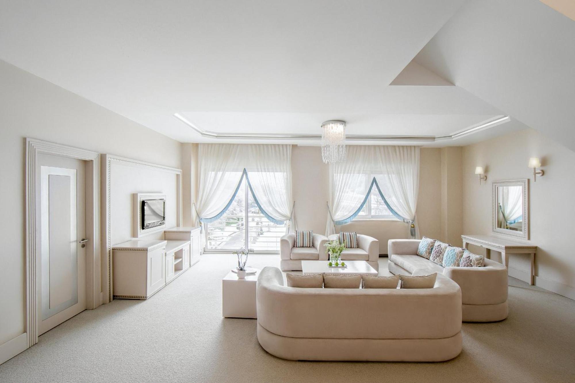 גאלבה Qafqaz Riverside Hotel מראה חיצוני תמונה A suite at the Four Seasons Hotel