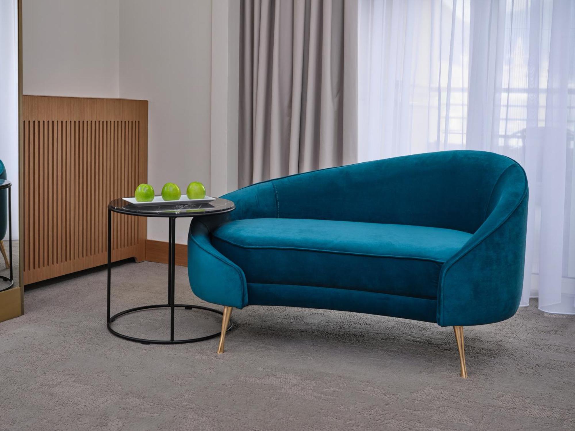 גאלבה Qafqaz Riverside Hotel מראה חיצוני תמונה A sofa