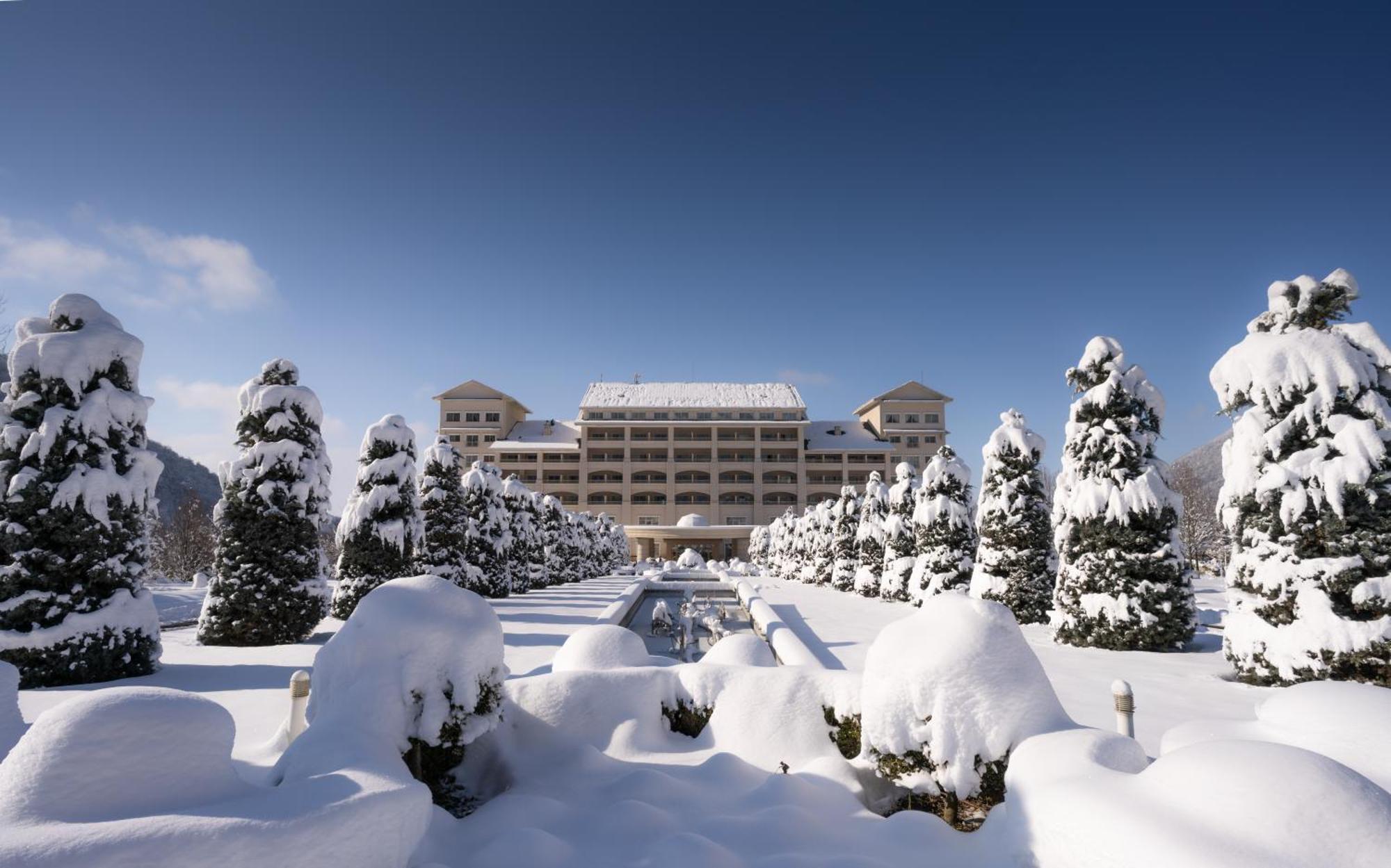 גאלבה Qafqaz Riverside Hotel מראה חיצוני תמונה The Omni Grove Park Inn