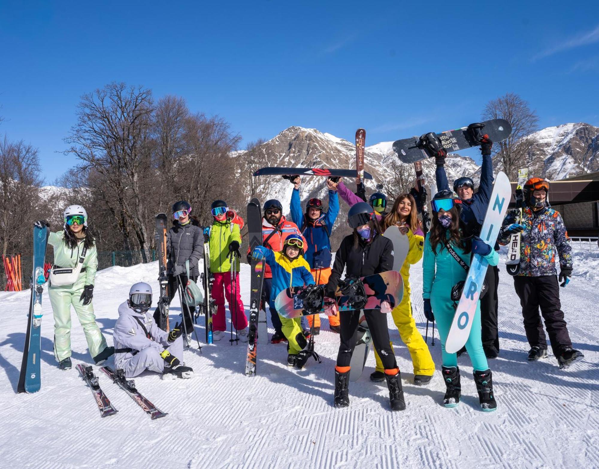 גאלבה Qafqaz Riverside Hotel מראה חיצוני תמונה Skiing in Bariloche, Argentina